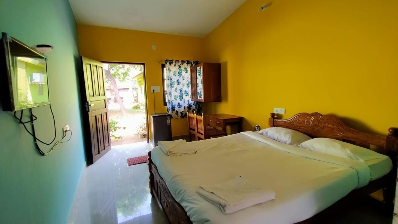 Shrushthee Guest House Vagator Exteriör bild